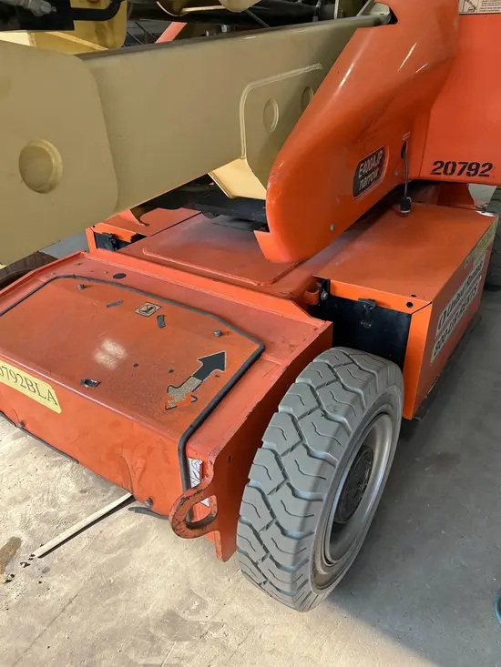 2015 JLG E400AJPN Articulating Boom Lift