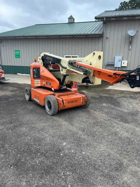 2014 JLG E400AJPN Articulating Boom Lift