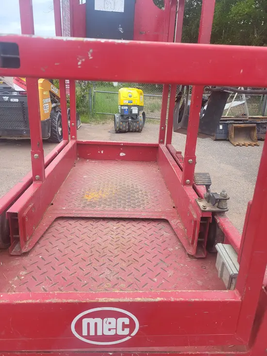 2018 MEC MICRO 19 Scissor Lift