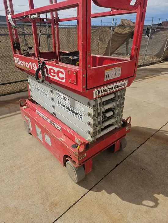 2019 MEC MICRO 19 Scissor Lift
