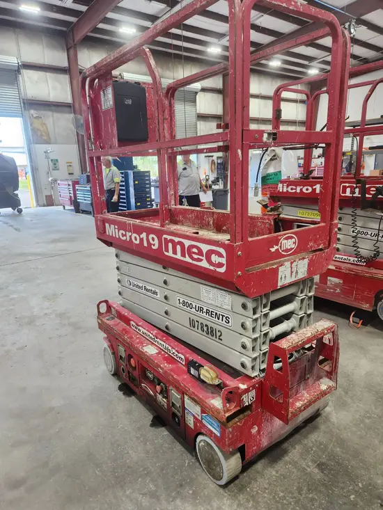 2018 MEC MICRO 19 Scissor Lift