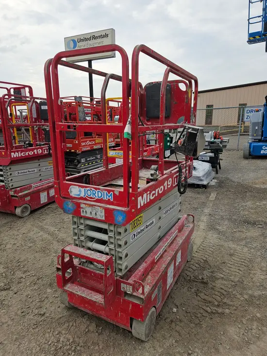 2018 MEC MICRO 19 Scissor Lift