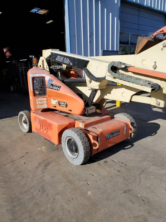 2013 JLG E400AN Articulating Boom Lift