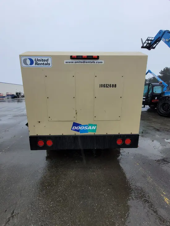 2017 Doosan XP825/HP750WCU Air Compressor