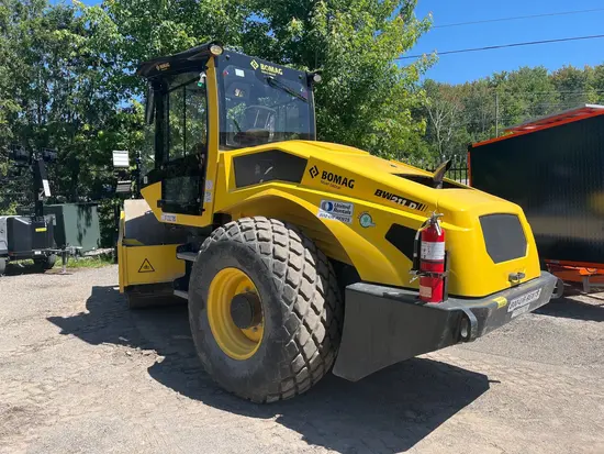 2021 BOMAG BW211D-5 Single Drum Roller