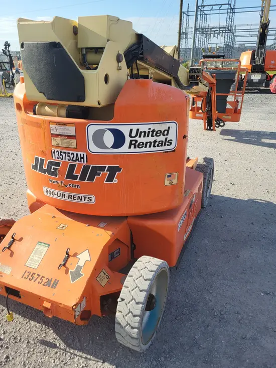 2014 JLG E400AJPN Articulating Boom Lift