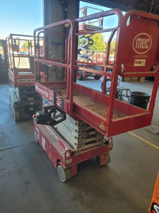2018 MEC MICRO 19 Scissor Lift
