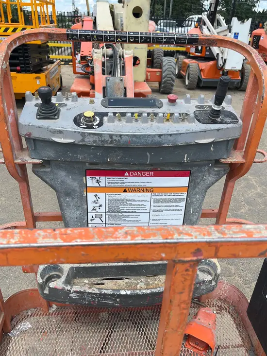 2014 JLG E400AJPN Articulating Boom Lift
