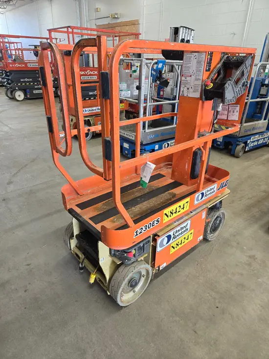 2014 JLG 1230ES Self-Propelled One-Person Lift