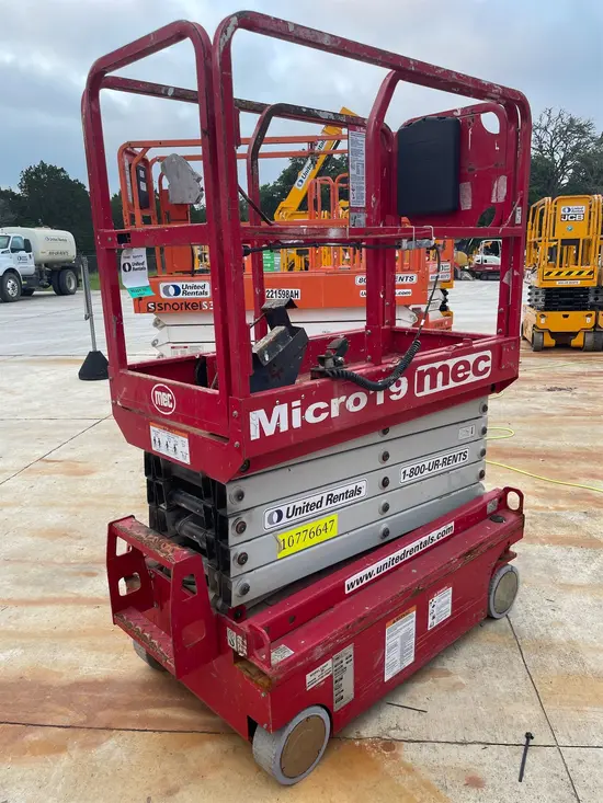 2018 MEC MICRO 19 Scissor Lift