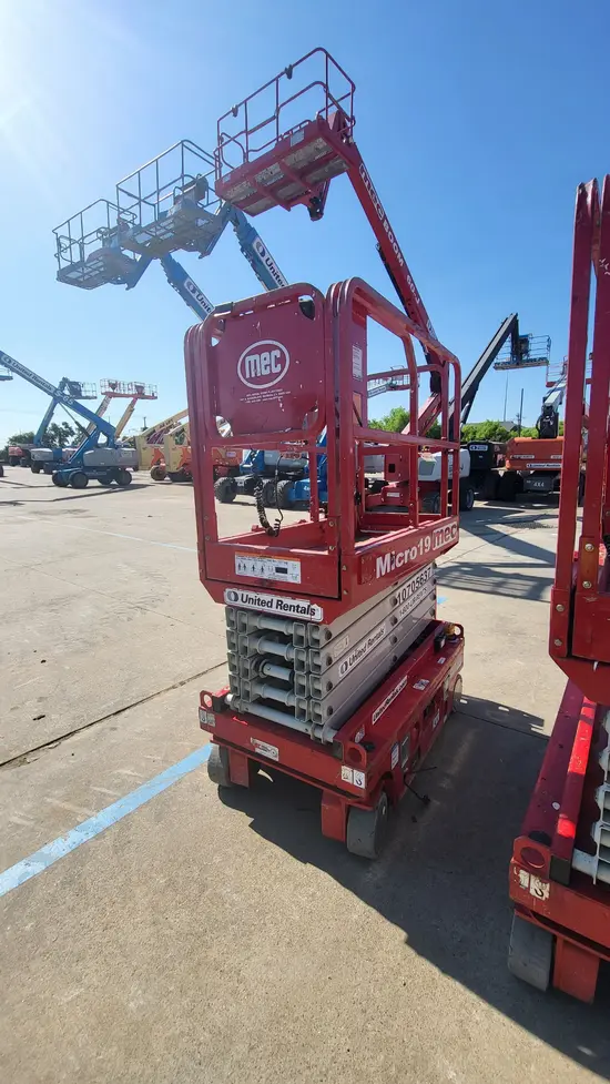 2018 MEC MICRO 19 Scissor Lift