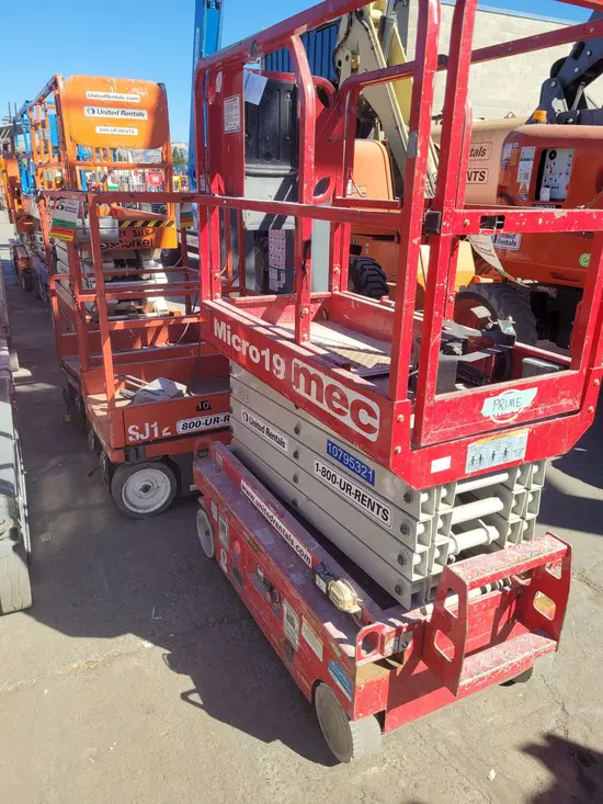 2018 MEC MICRO 19 Scissor Lift
