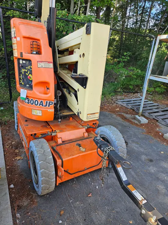 2013 JLG E300AJP Articulating Boom Lift