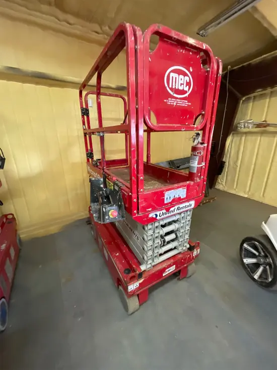 2018 MEC MICRO 19 Scissor Lift