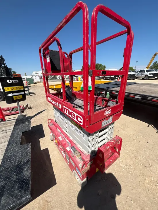2018 MEC MICRO 19 Scissor Lift