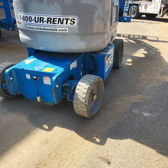 2013 Genie Z-40/23N RJ Articulating Boom Lift