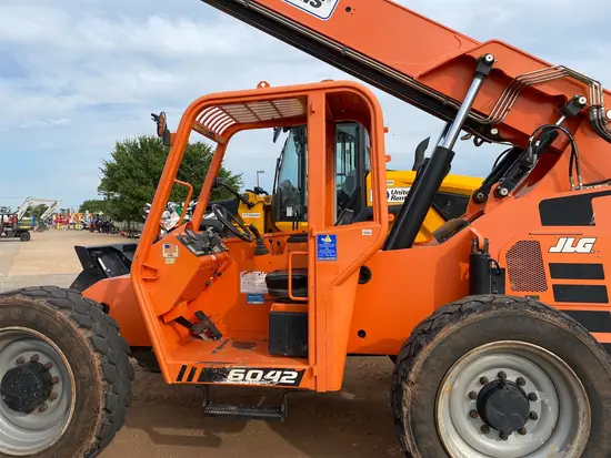 2016 SKYTRAK 6042 Forklift