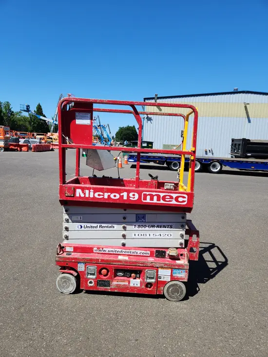 2018 MEC MICRO 19 Scissor Lift