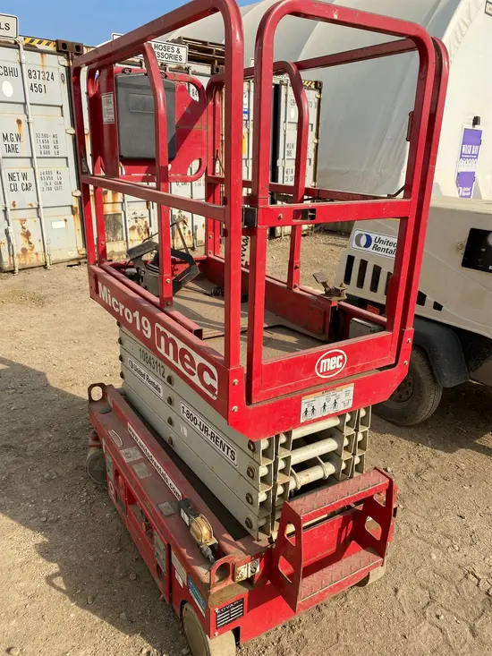 2018 MEC MICRO 19 Scissor Lift