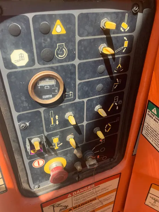 2014 JLG E400AN Articulating Boom Lift