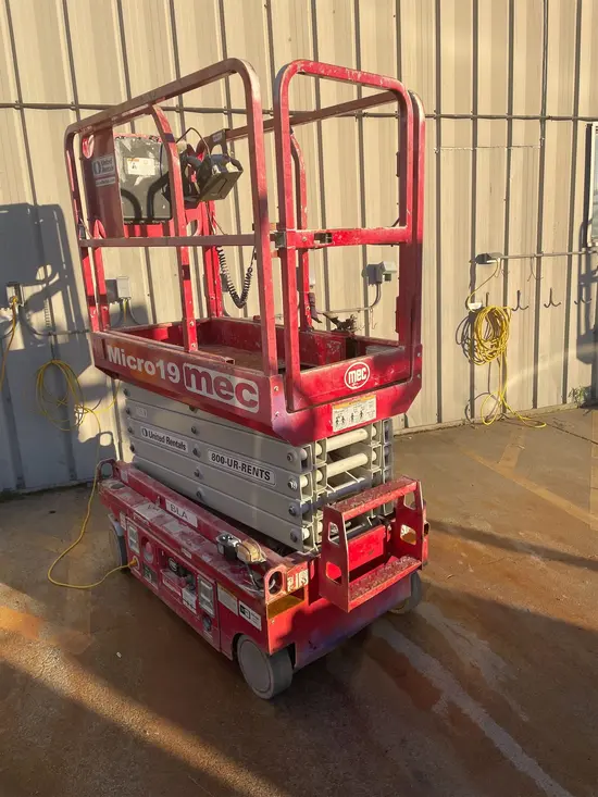 2018 MEC MICRO 19 Scissor Lift