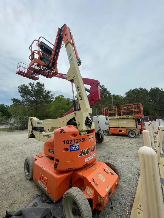 2014 JLG E400AJPN Articulating Boom Lift