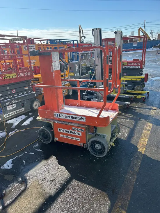 2014 JLG 1230ES Self-Propelled One-Person Lift