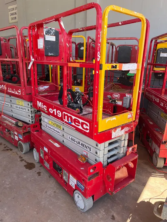 2018 MEC MICRO 19 Scissor Lift