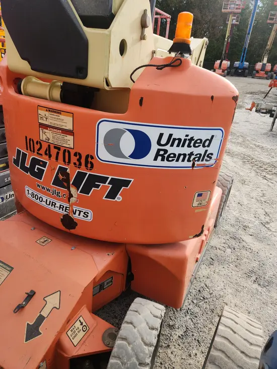 2014 JLG E400AJPN Articulating Boom Lift