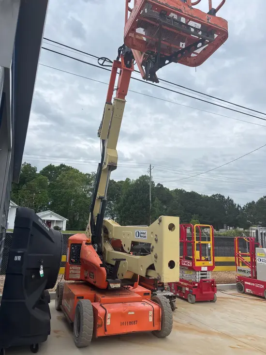 2013 JLG E400AJPN Articulating Boom Lift