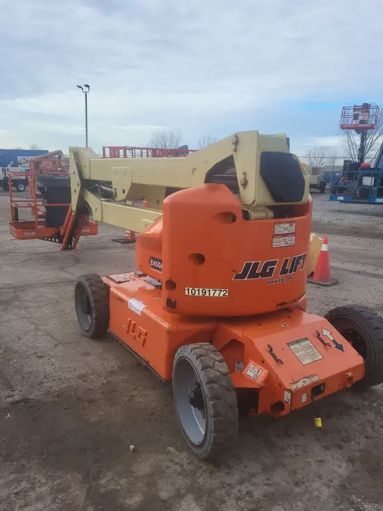 2013 JLG E450AJ Articulating Boom Lift