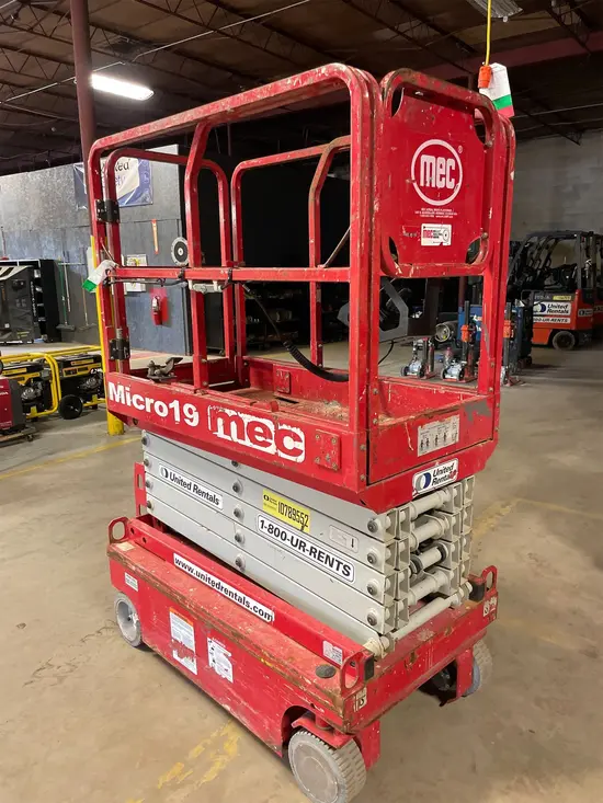 2018 MEC MICRO 19 Scissor Lift