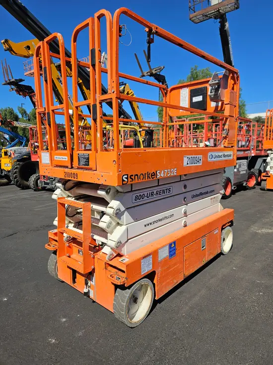 2018 Snorkel S4732E Scissor Lift