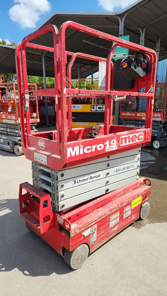 2017 MEC MICRO 19 Scissor Lift