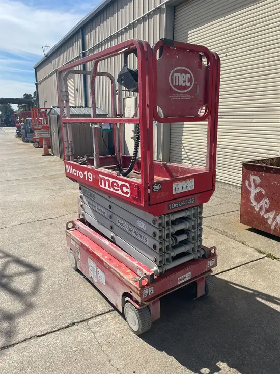 2017 MEC MICRO 19 Scissor Lift