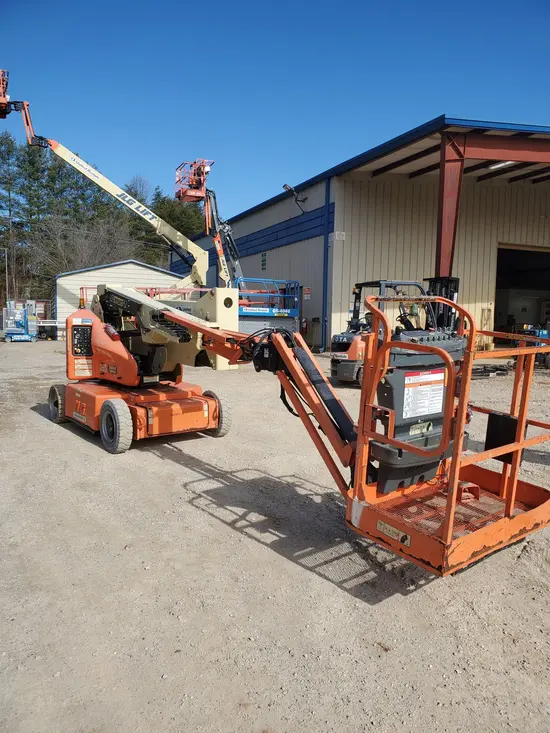 2013 JLG E400AJPN Articulating Boom Lift