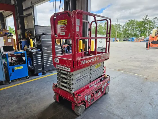2018 MEC MICRO 19 Scissor Lift