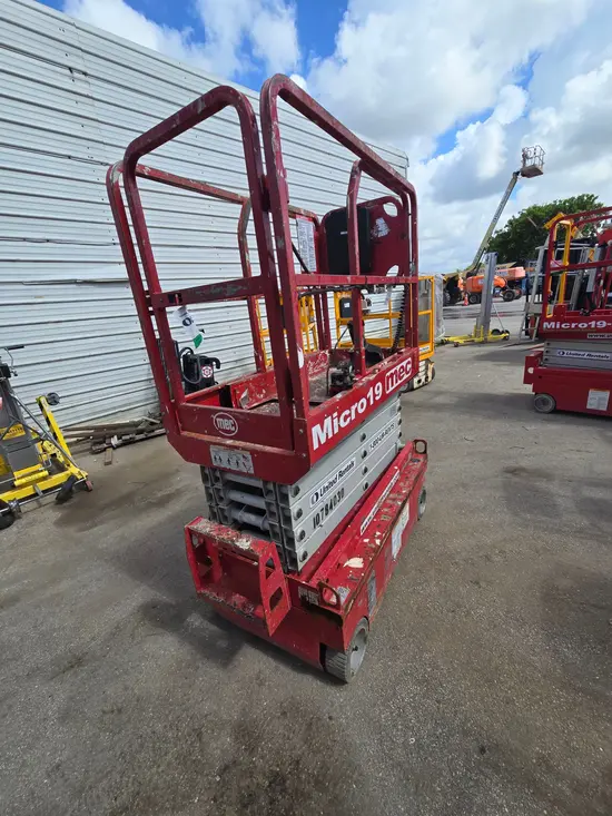 2018 MEC MICRO 19 Scissor Lift