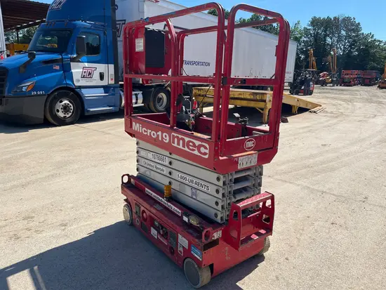 2018 MEC MICRO 19 Scissor Lift