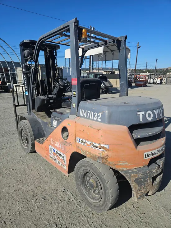 2016 Toyota 8FD35U Warehouse Forklift