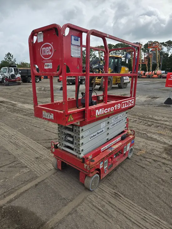 2019 MEC MICRO 19 Scissor Lift