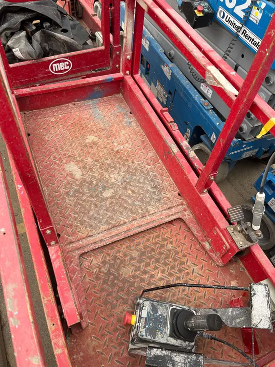2018 MEC MICRO 19 Scissor Lift