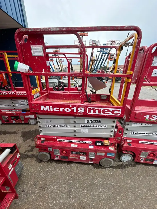 2018 MEC MICRO 19 Scissor Lift