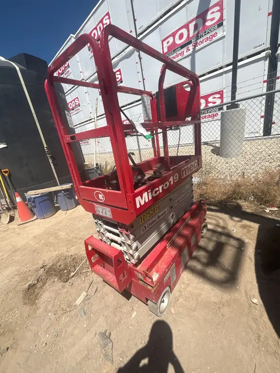 2018 MEC MICRO 19 Scissor Lift
