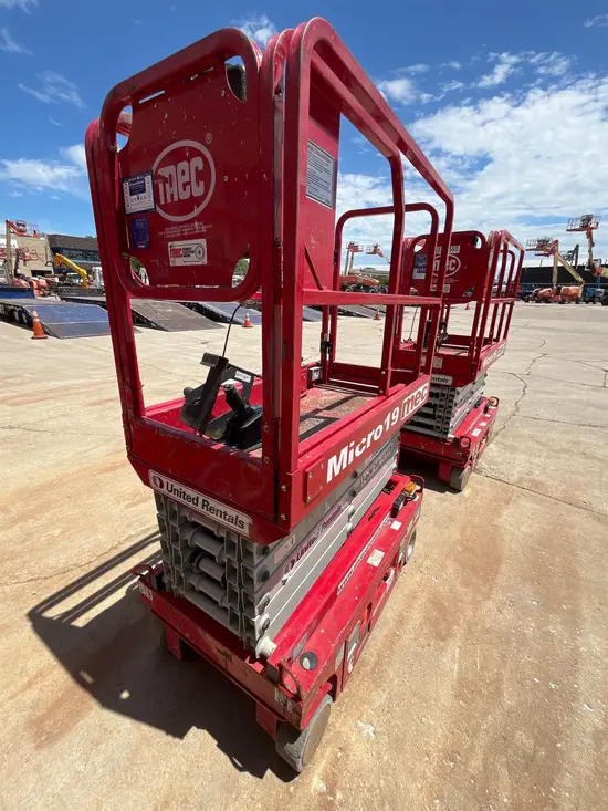 2018 MEC MICRO 19 Scissor Lift