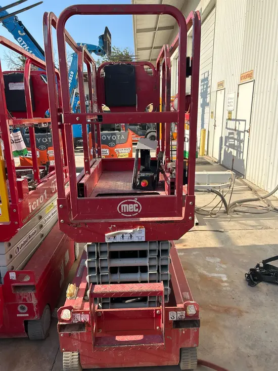 2019 MEC MICRO 19 Scissor Lift