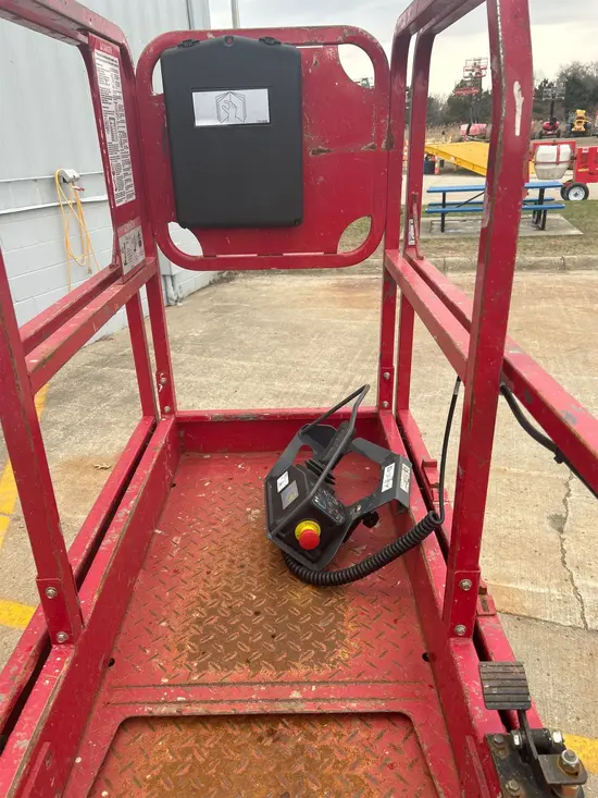 2018 MEC MICRO 19 Scissor Lift