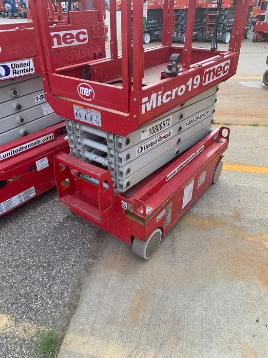 2018 MEC MICRO 19 Scissor Lift