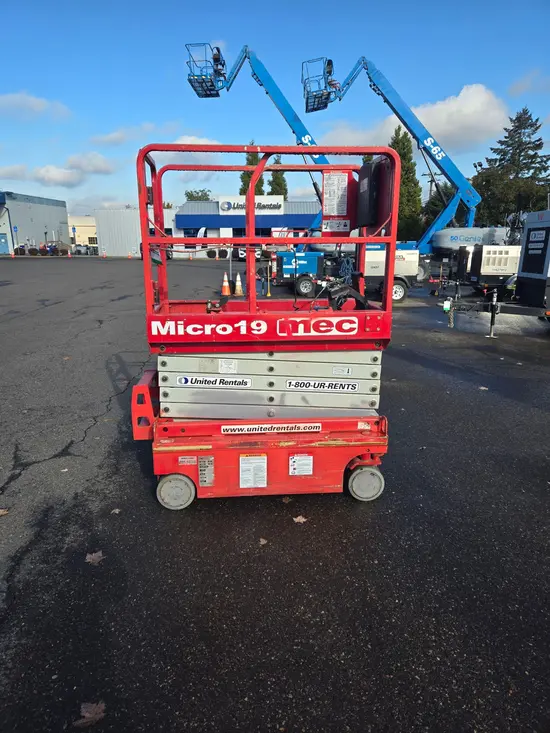 2018 MEC MICRO 19 Scissor Lift