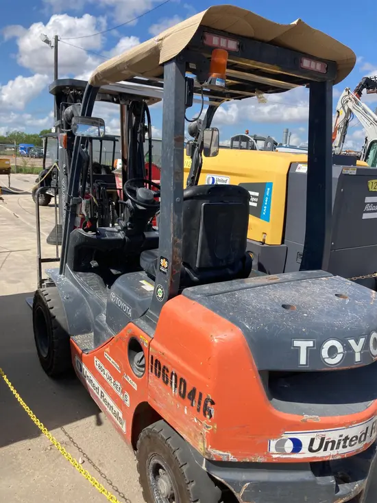 2017 Toyota 8FDU25 Warehouse Forklift